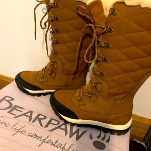 Brand new. Super warm.  Size 7. True to size. Perfect for the winter months